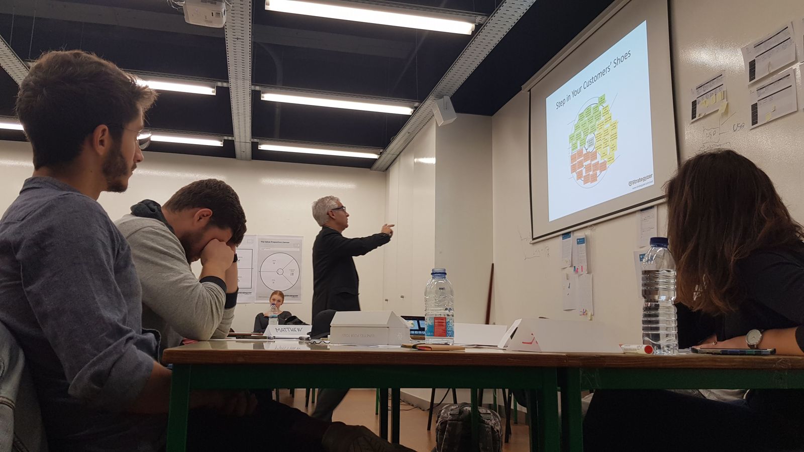 Instructor presenting "Step in your customers' shoes" at an iStartLab workshop